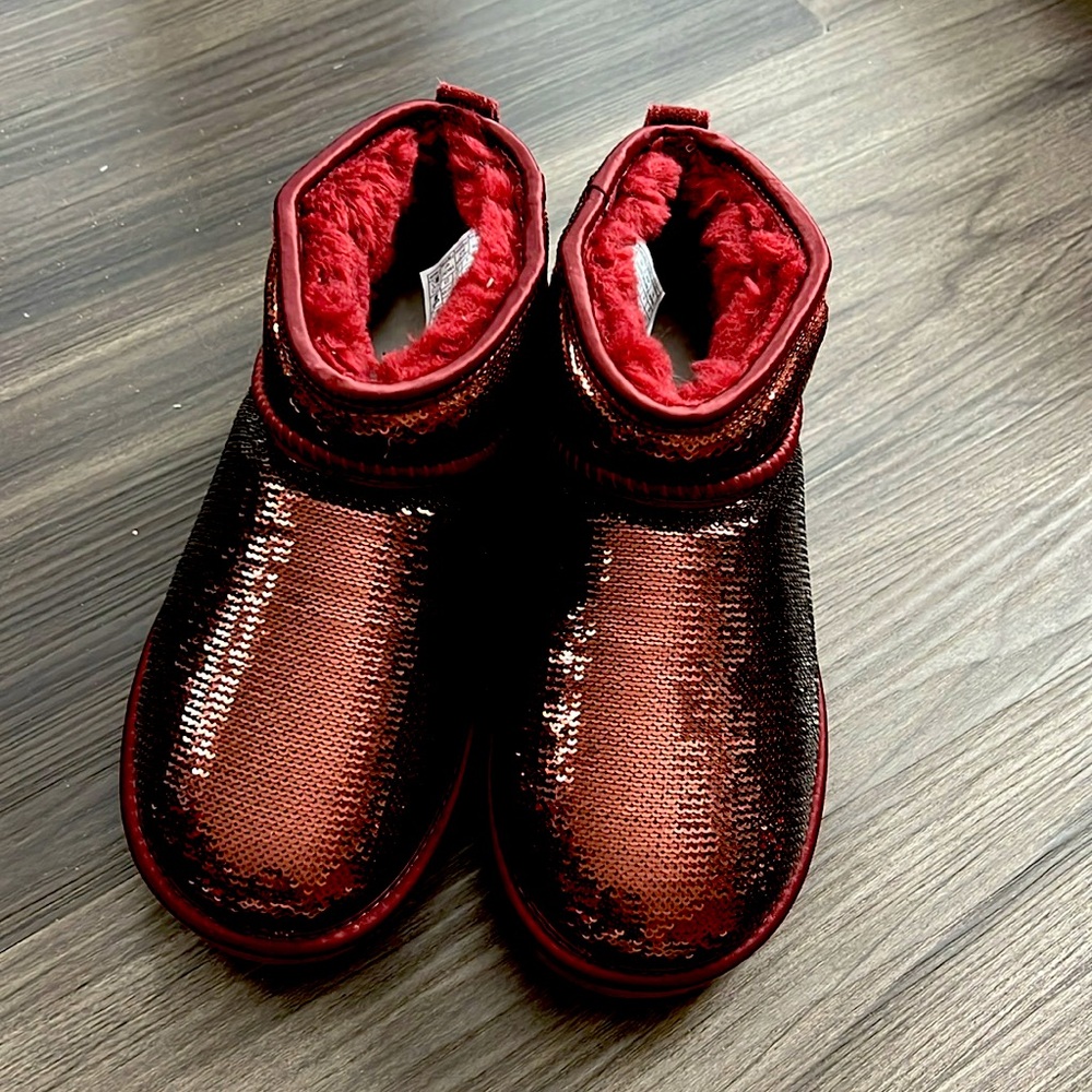 NWOT UGG short booties